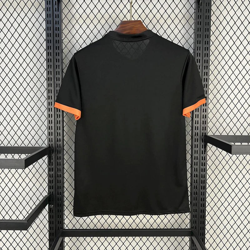 ברצלונה חולצה מיוחדת 2025